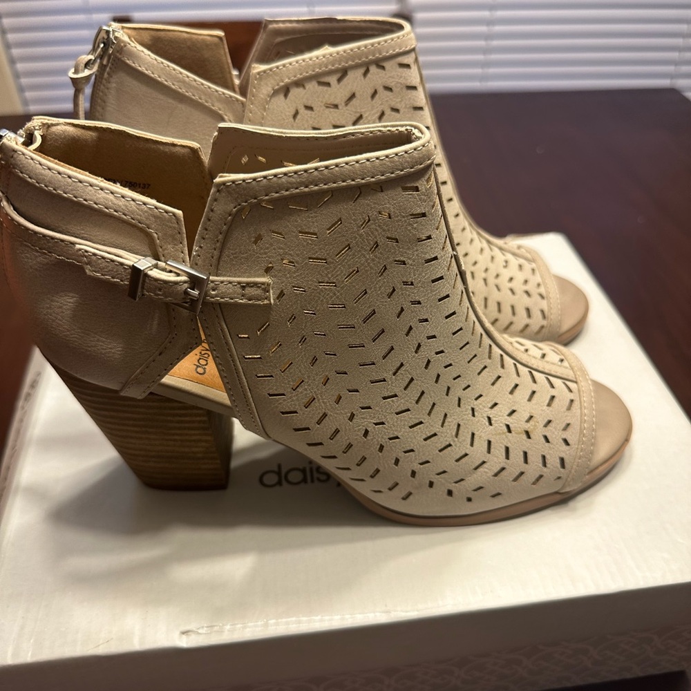 !NEW! Peep-Toe Booties - Picture 6 of 6